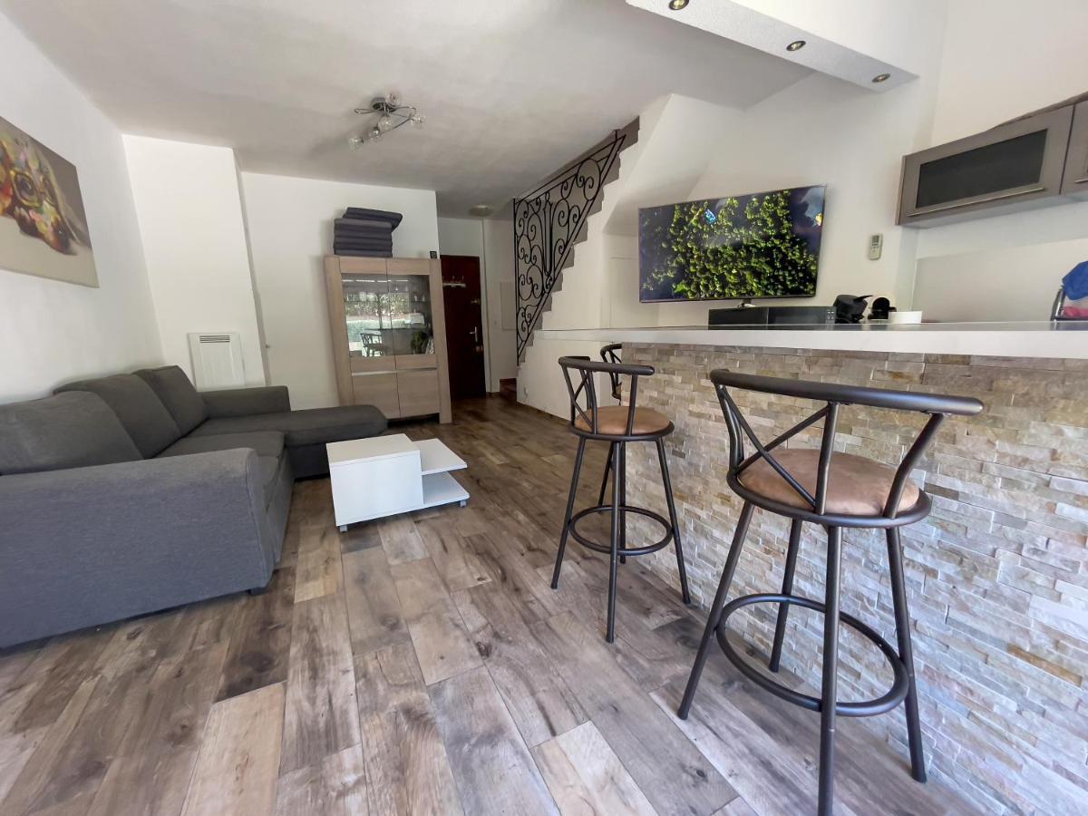 Apartement Maenat Borgo  Bagian luar foto